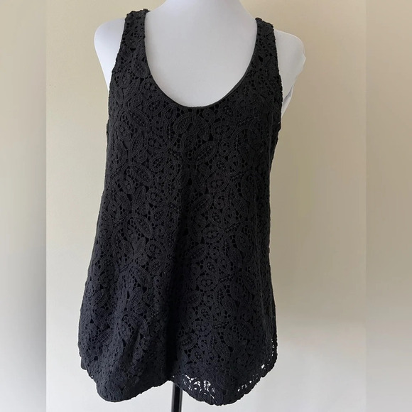 Gap Flowy Black Eyelet Lace Overlay Tanktop Size M - Picture 1 of 9